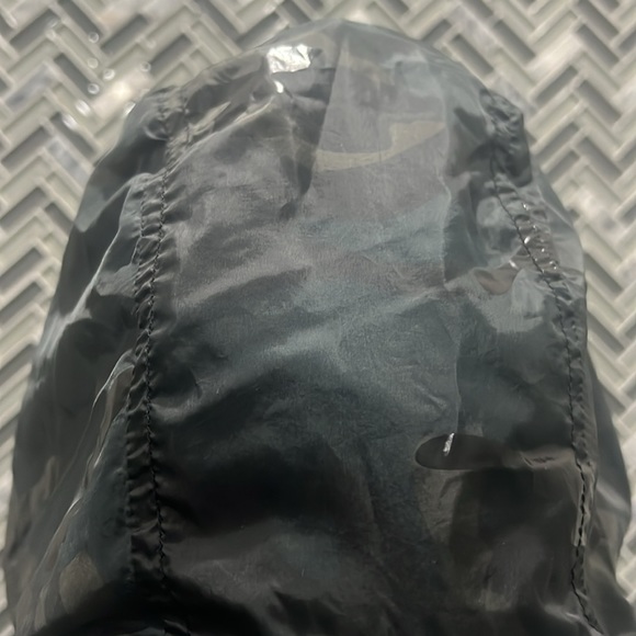 Used jacket have have a bleach stain and one stain mark - Picture 3 of 5